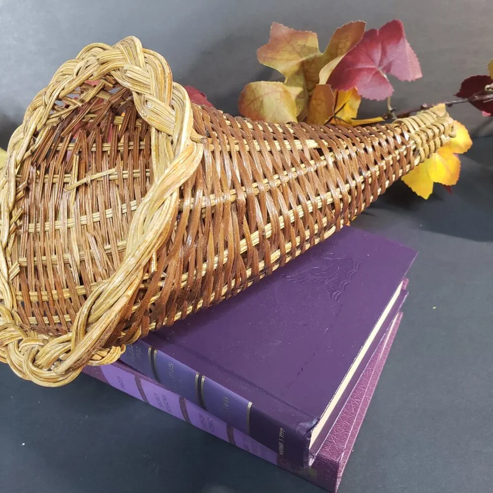 Vintage Wicker Footed Cornucopia Horn of Plenty Basket 11